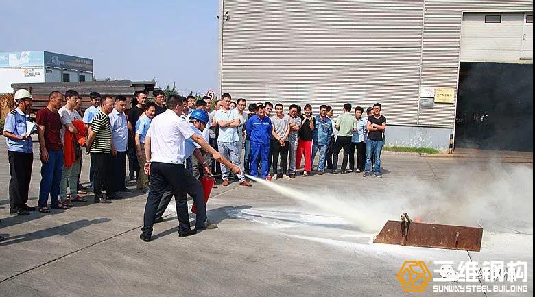 三維鋼結構公司使用滅火器滅火演習